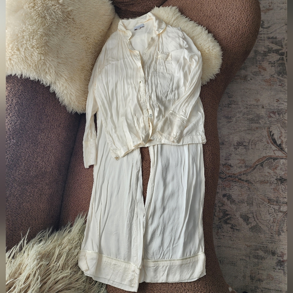 Verie By Valeria Lipovetsky Satiny Lounge Set
